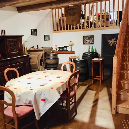 Les Deux Licornes Holiday home Anchenoncourt-et-Chazel